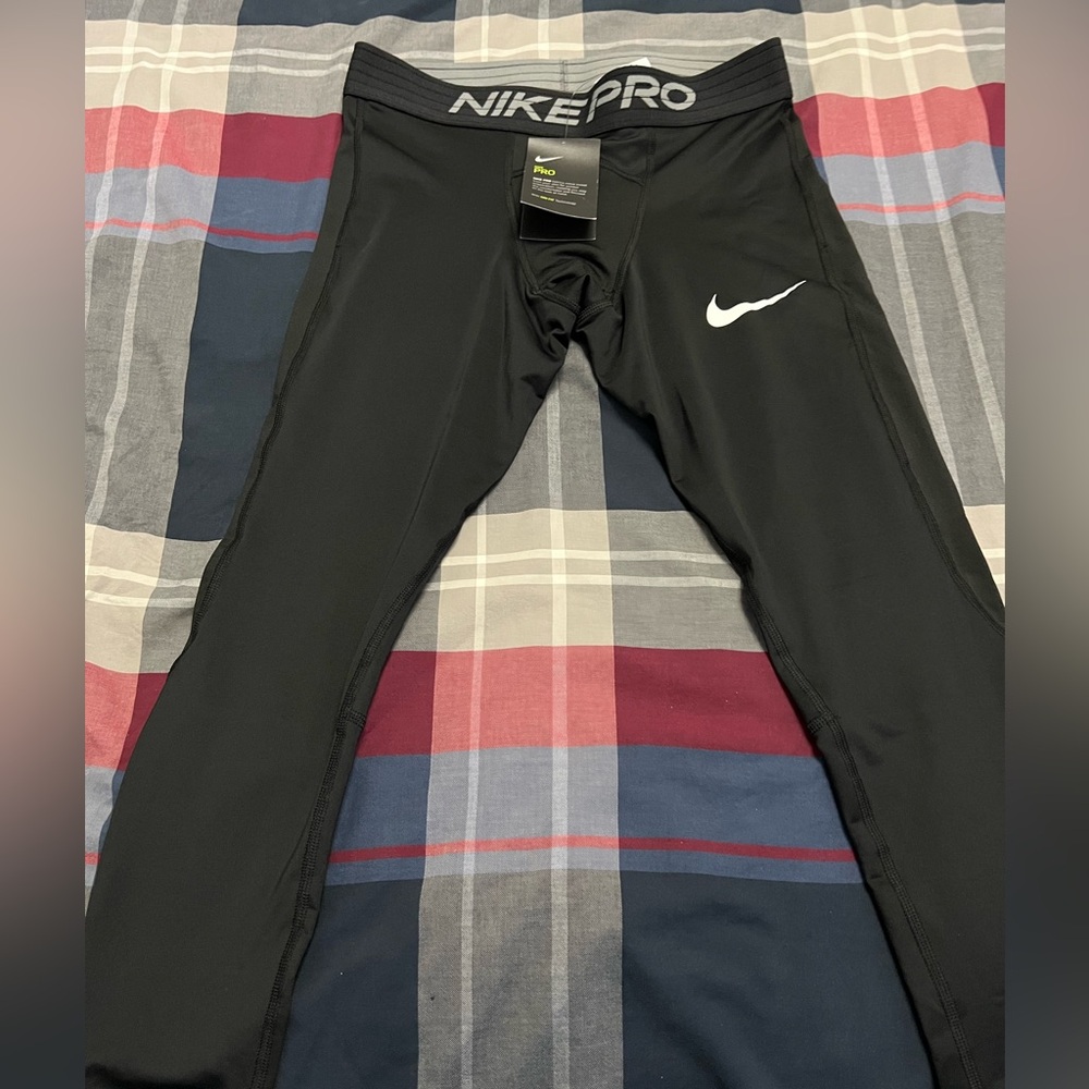 Men’s 
Nike Pro
Running Pants
Size - Medium 
Color - Black